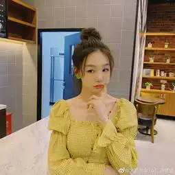 组图徐梦洁丸子头配蓝发带垂眸甜笑紧身泡泡袖上衣俏皮可爱
