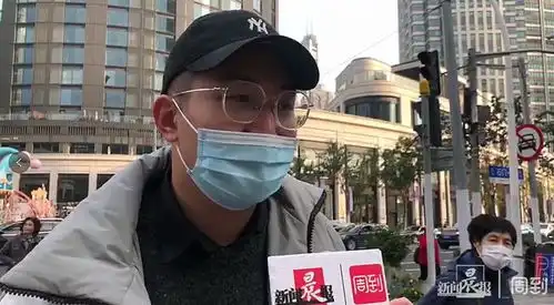 地铁禁外放,街采13名乘客表情亮了,爷叔痛骂外放没教养