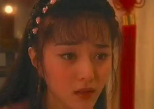 女星年轻时有多美本以为蔡少芬够惊艳了,看到袁泉一眼万年