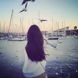 急求一张图片,唯美小清新的,一个女孩站在那里