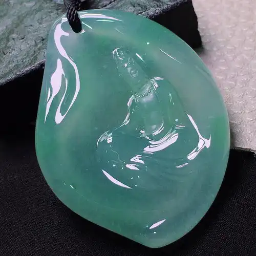 冰种晴水自在观音挂件翡翠