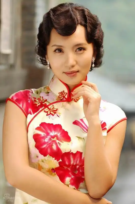 她气质比范冰冰美,在当红时嫁入豪门,网友永远的万人迷