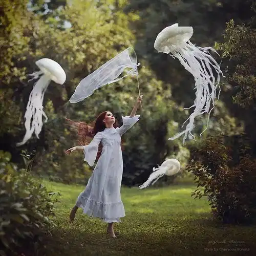 乌克兰美女用天马行空的想法拍出了浪漫童话