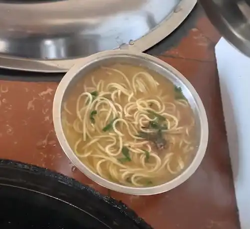 安徽男子吃奶奶做的面,两碗对比后,看到奶奶的表情瞬间让人破防