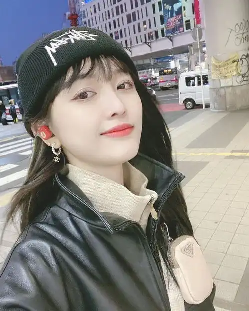 跟吴宣仪一起学春日穿搭,又纯又嗲,直男斩style不是浪得虚名