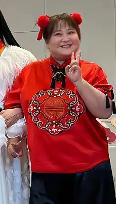 39岁贾玲她又胖了,一条长裙遮住不了她的粗腿