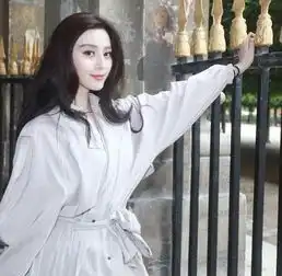 范冰冰巴黎街拍显女王风