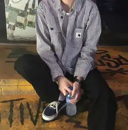 男生半身头像