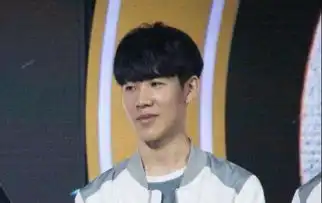 就在今天theshy再遇牛国瑞,dwg的打野canyou站出来了