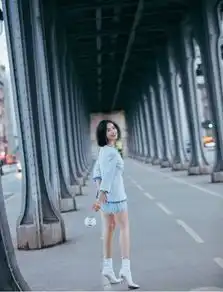 宋茜穿靛蓝短裙套装太高级了,这款颜色很养眼,短裙长度刚刚好