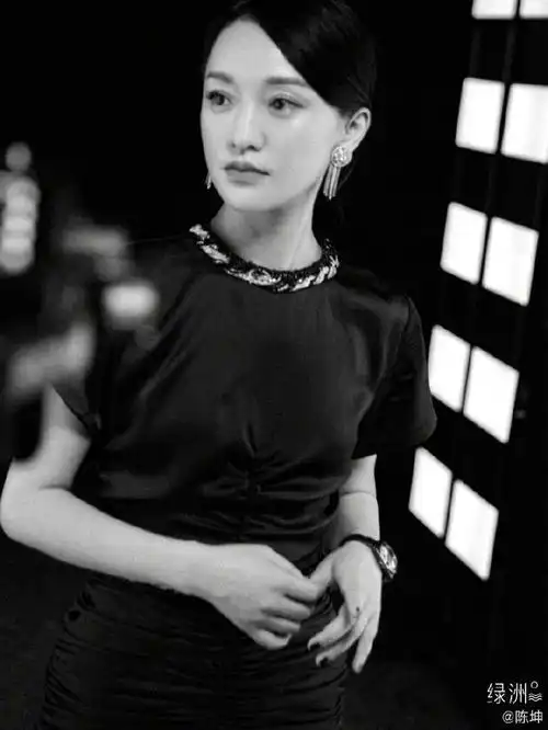神仙友谊陈坤晒周迅黑夜彩色大片赞其像光一样美