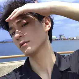 男生头像丨灼热的阳光涩的海水咸的海风甜的笑美好事物的一切过往