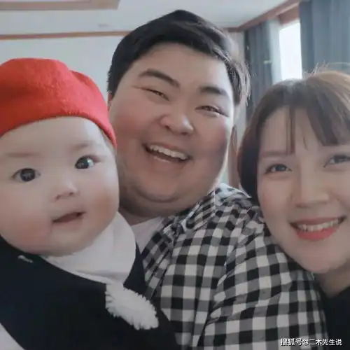 微信表情包女孩罗熙长大了带妹妹一起当模特圈了41w粉