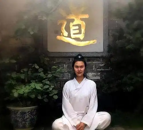 纪实中国美女道士21岁离婚当道士,25岁成住持,如今怎样了