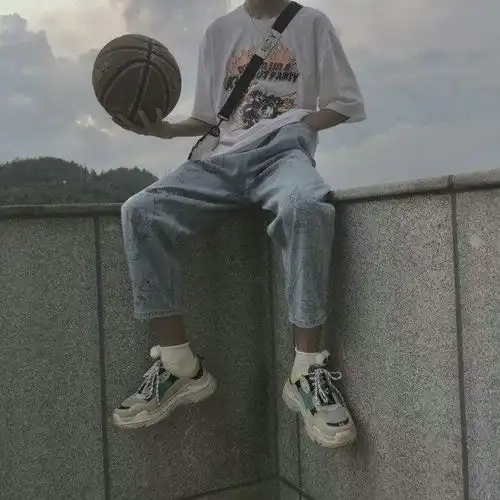 有哪些男士的背影图片可以当头像的黑色的,冷酷的那种